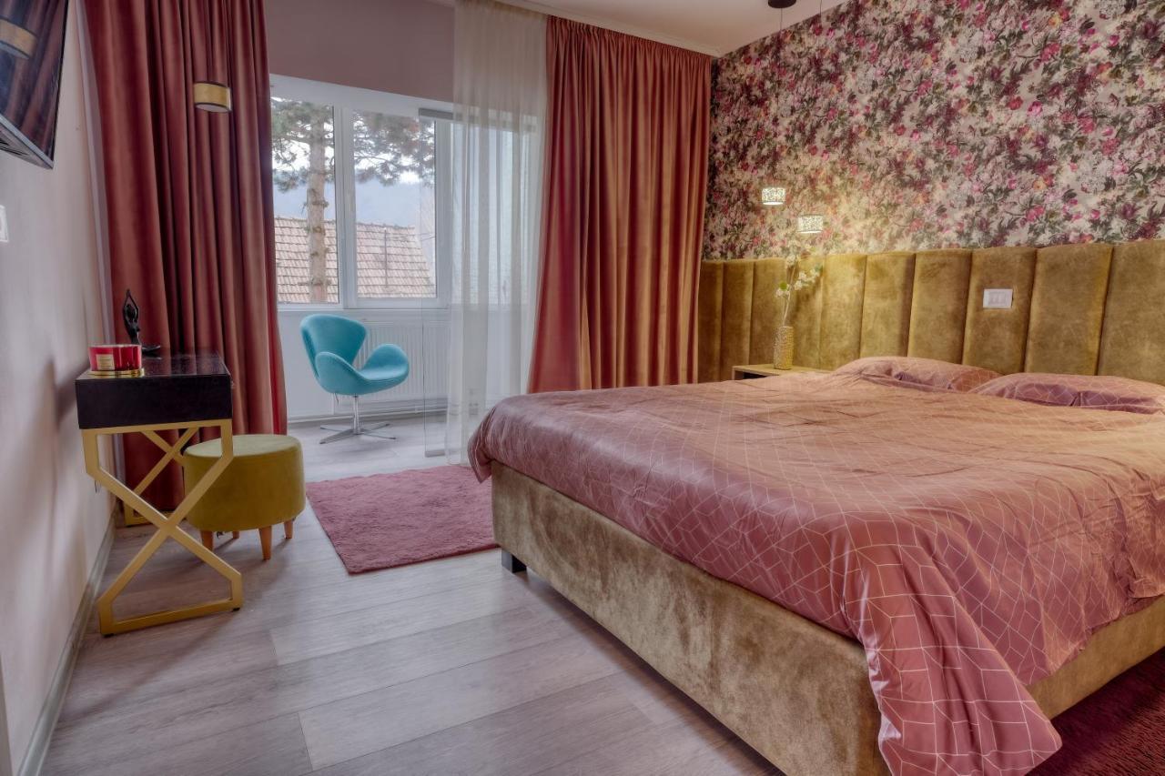 Central Luxury Apartment With City View Brasov Exterior photo