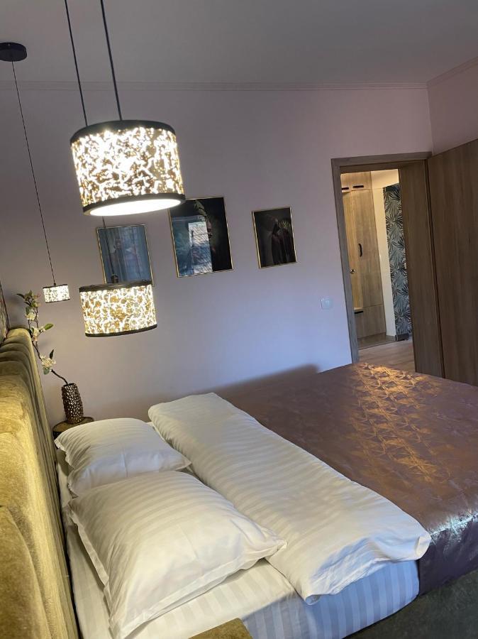 Central Luxury Apartment With City View Brasov Exterior photo